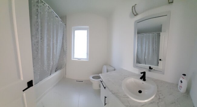 Photo - 969 Deveron Cres