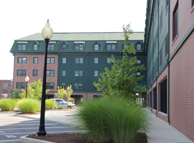 Photo - Brookview Commons East - Great Downtown Li... Apartments