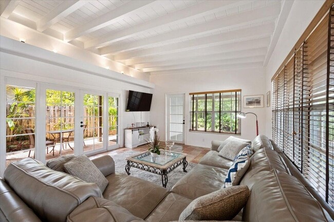 Photo - 2201 N Lakeside Dr