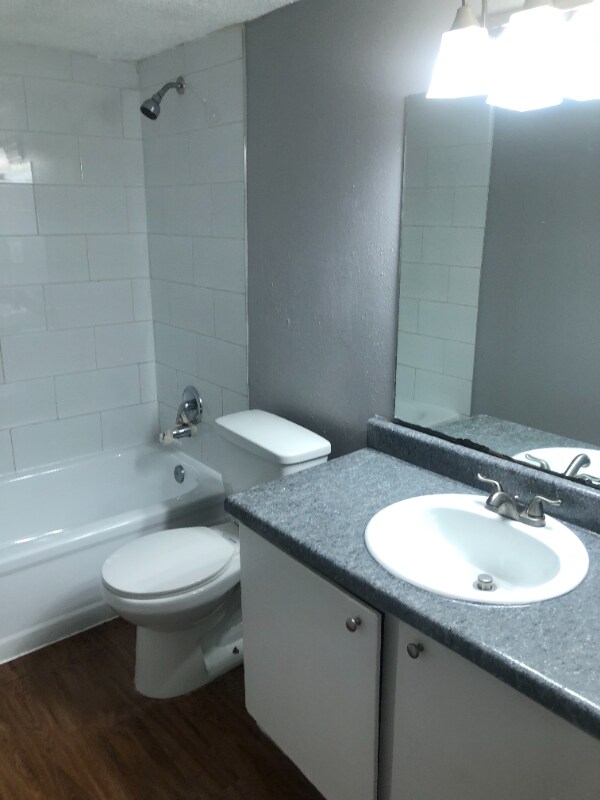 Photo - 1300 E Dallas St Unidad 09