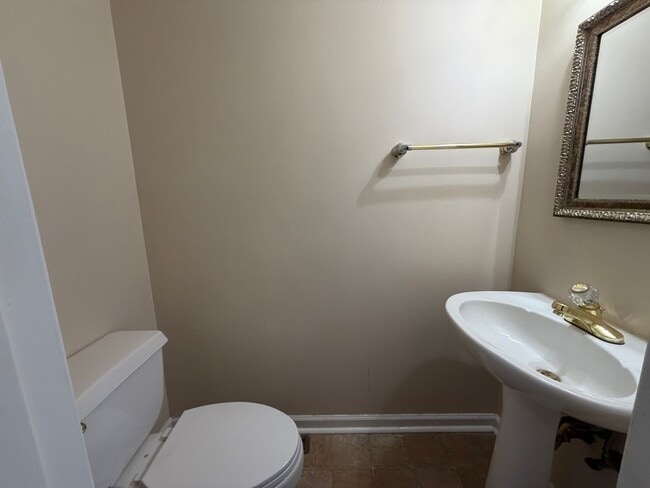 Photo - 3 or 4 Bedroom / 3.5 Bath Condo Kingsport, TN 37663