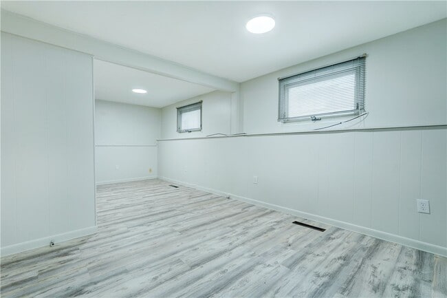 Photo - 2233 Clifford Ave