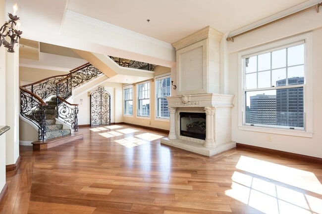 Photo - 702 Ash St