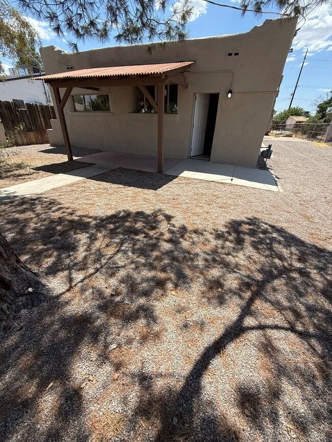 HOUSE FOR RENT