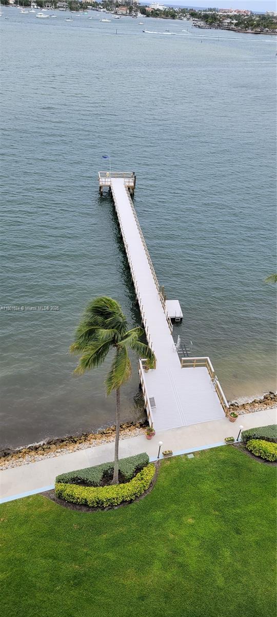 Photo - 3040 Lake Shore Dr Unidad 2