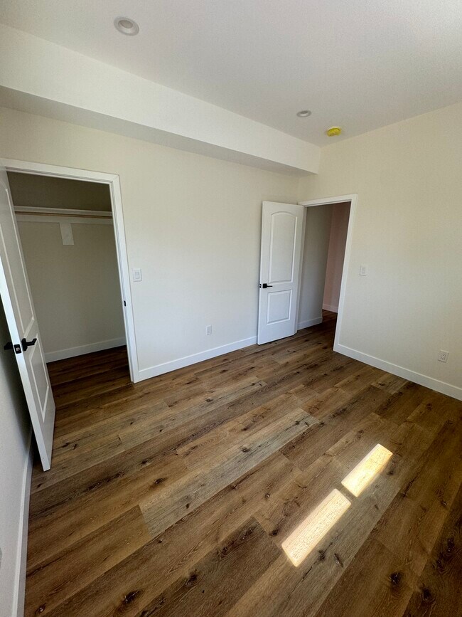 Photo - 5875 Towne Ave