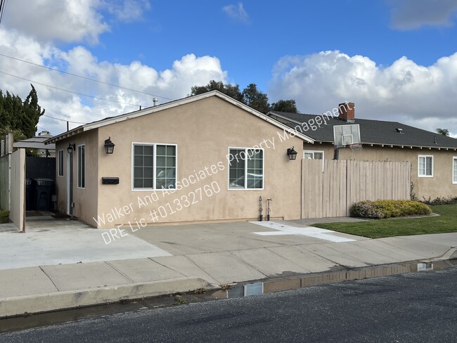 Building Photo - 917 E Cypress St Rental
