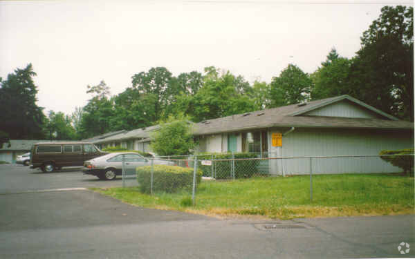 Jennings Lodge Apartments - Jennings Lodge Apartments