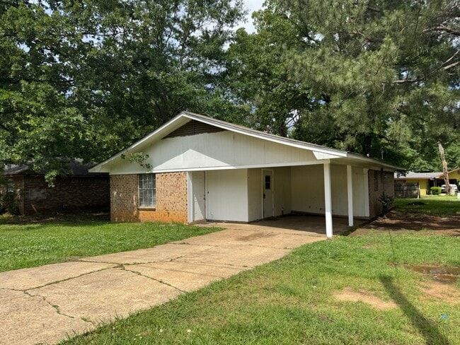 Building Photo - 1501 Julius Erving St Rental