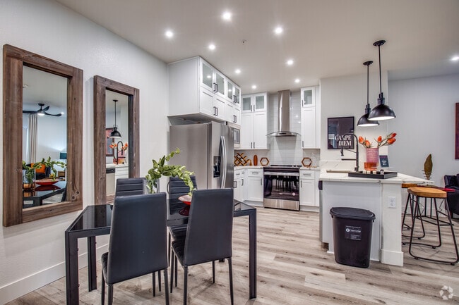 1 BR, 1 BA - 898 SF