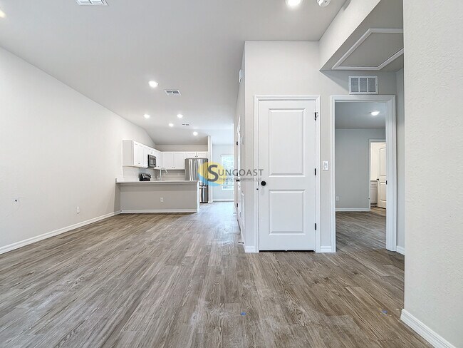 Photo - 27169 Washington St