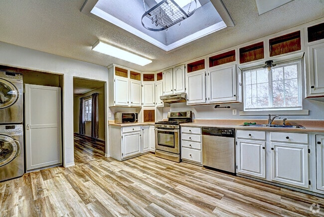 Building Photo - 188 Rosalie Dr Rental