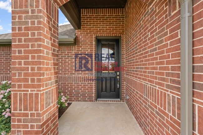 Photo - 348 Paloma St