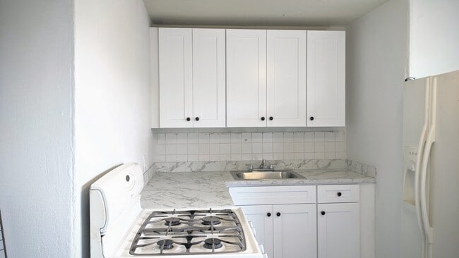 Building Photo - 730 Kohn St Unit 2