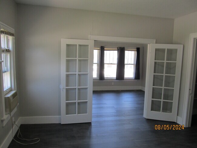 Photo - 831 Congress St