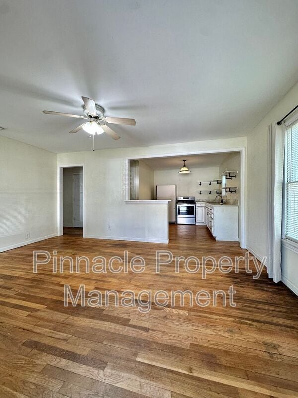 Photo - 421 S Van Buren St