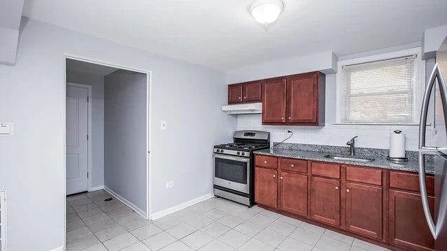 Photo - 5439 W Schubert Ave Unidad Basement