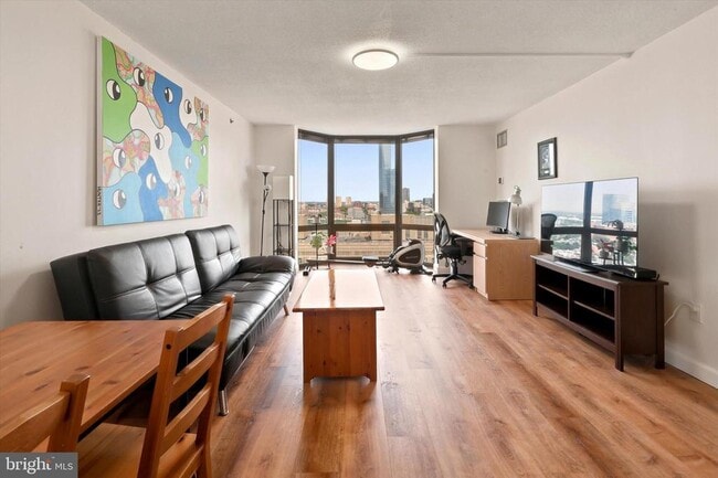 Photo - 2018 Walnut St Unit 23J