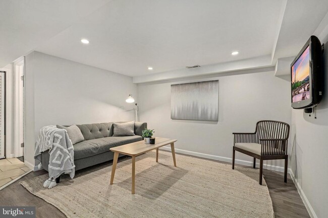 Photo - 5 Girard St NE Unidad BSMT