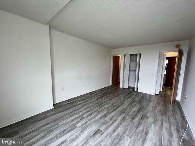 Photo - 241 S 6th St Unidad 611A