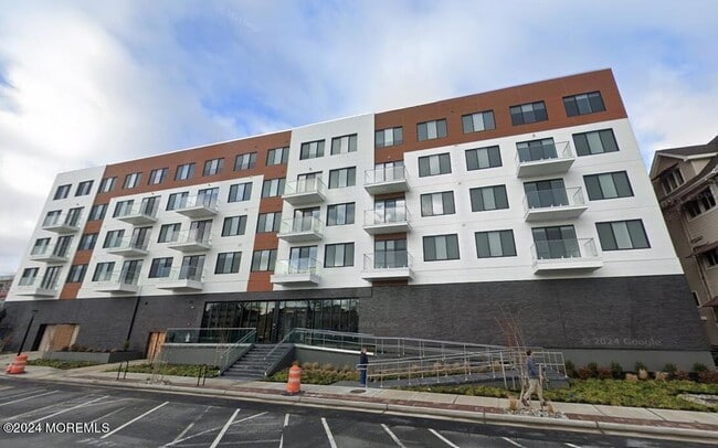 Building Photo - 521 Lakeview Ave Unit 308
