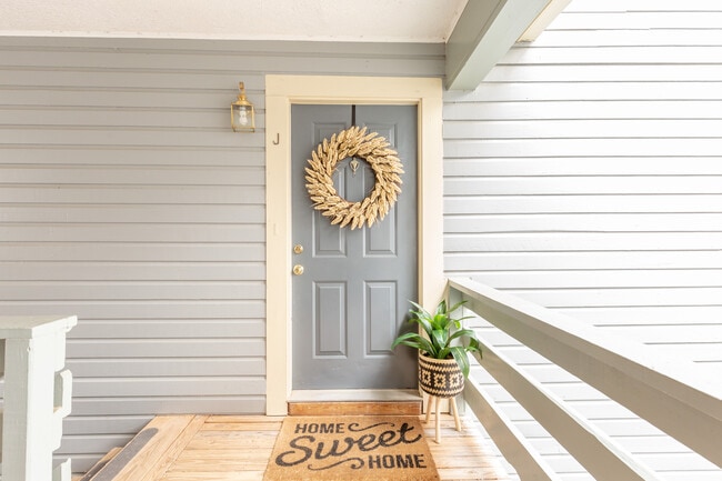 Photo - 2241 Lovedale Ln Unit J