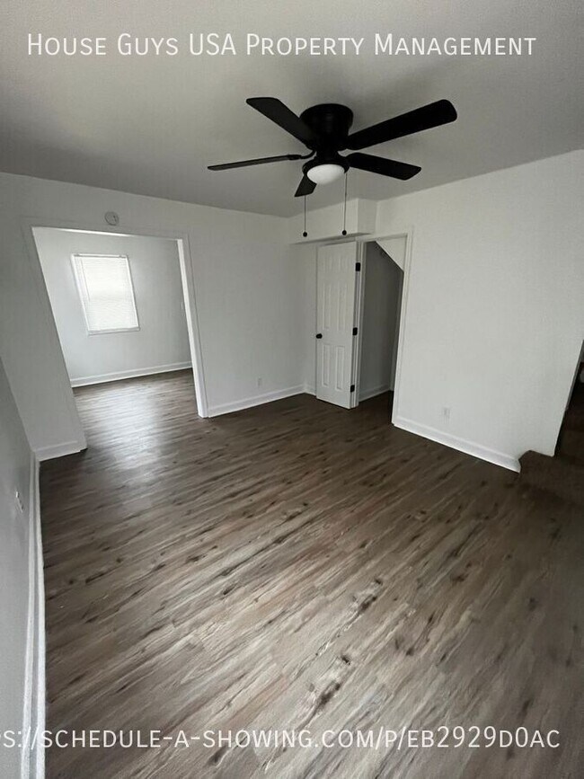 Photo - 2857 Van Brunt Blvd