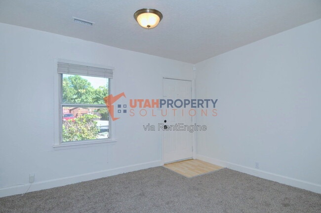 Photo - 574 Wilson Ave S