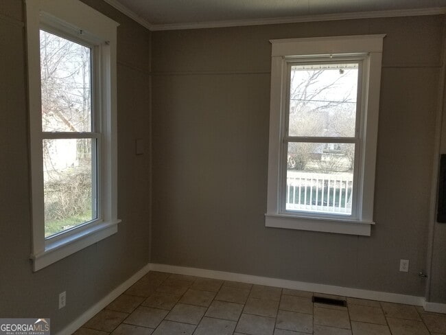 Photo - 215 Shannon Cir NE