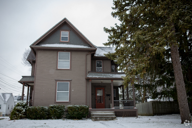 Building Photo - 158 S Church St Rental