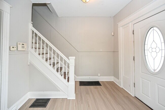 Photo - 2317 Stratford Ave