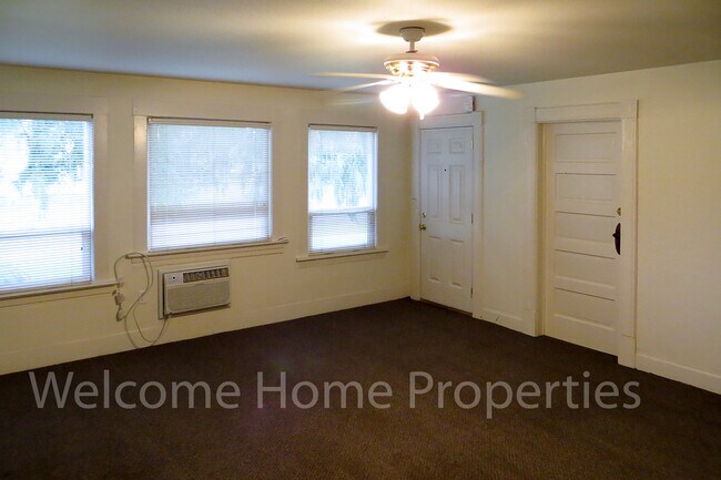 Photo - Comfortable 2 Bedroom Home With Shade Trees Unit 406 6th