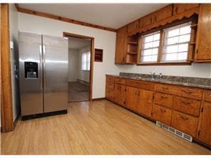 Photo - 44 1st St N