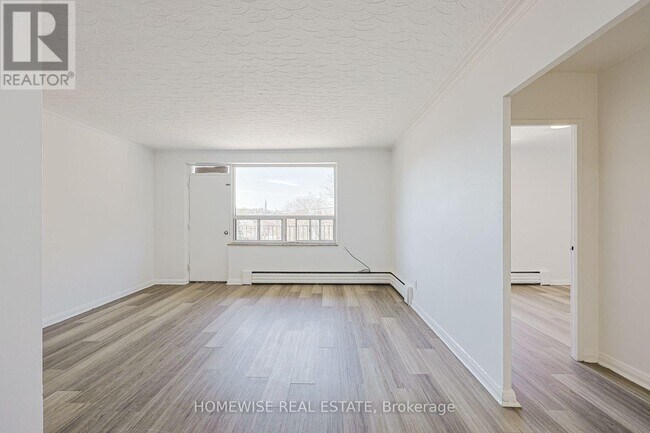 Photo - 2204 Dufferin St Unit 202