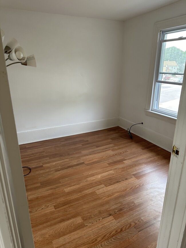 Photo - 491 Main St Unit 2br apartment