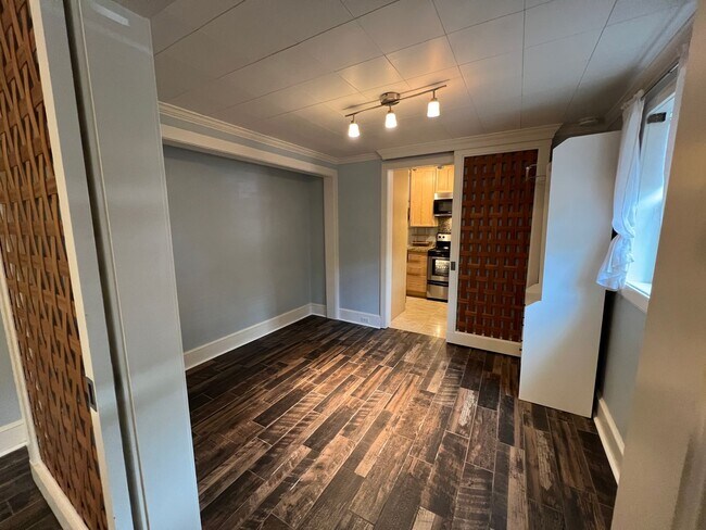 Photo - Charming North Capitol Hill Vintage Condo – Modern Comforts & Ideal Location