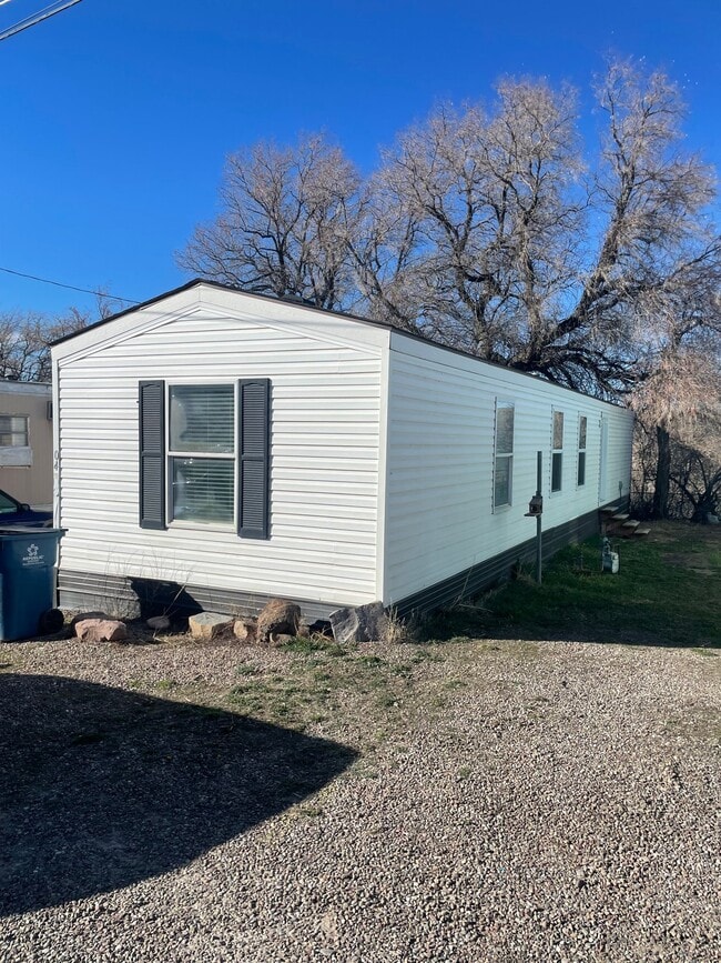 Photo - 2010 River Dr N