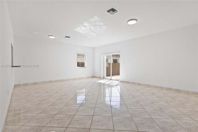 Photo - 2870 SW 21st St