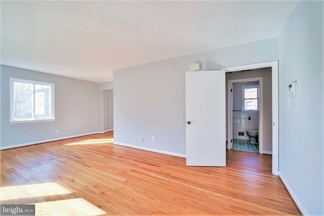 1912 S Glebe Rd
