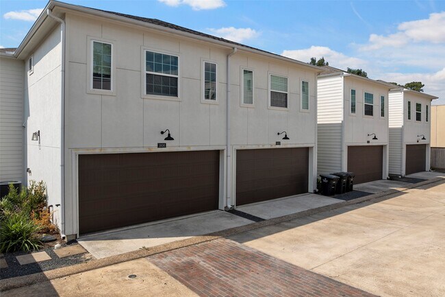 Building Photo - 1606 Westside Gardens Ln Rental