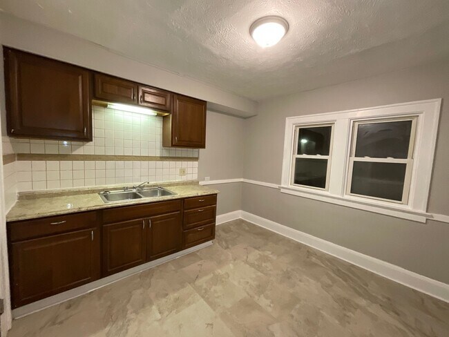 Photo - 10012 Greenview Ave Unidad Down