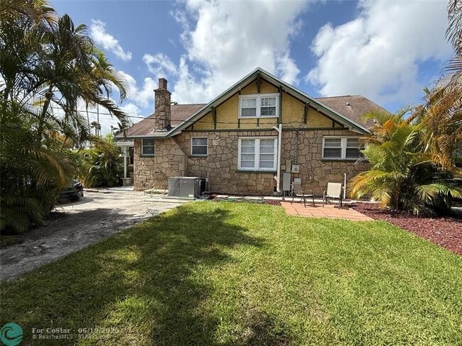 Photo - 5025 SW 64th Ave House