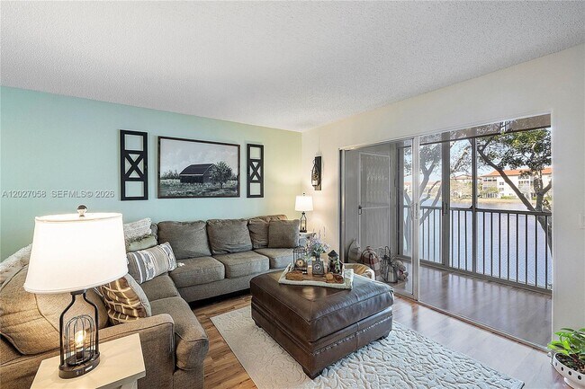 Photo - 12901 SW 15th Ct Unidad 208V