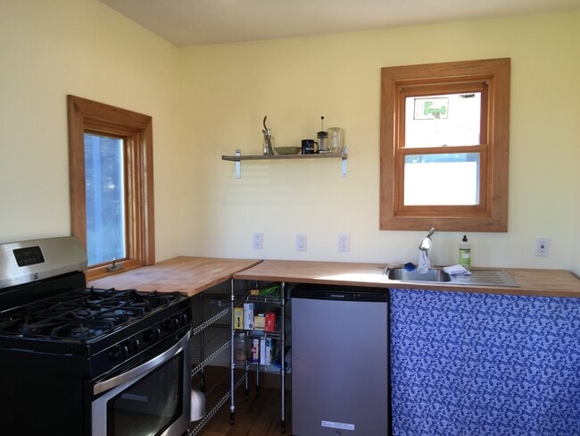 Photo - 5530 Fritzinger Road Unidad Tiny House