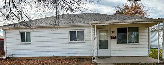 Building Photo - Spacious 4-Bed Home with Garage Near I-225...