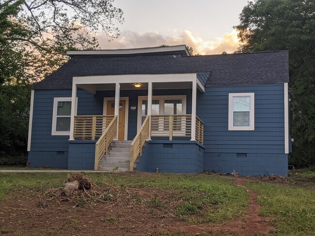 Photo - 2861 Forrest Hills Dr SW