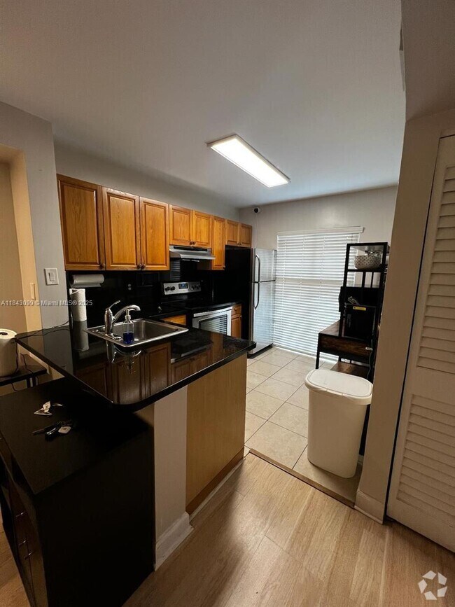 Building Photo - 2575 SW 27th Ave Unit 407 Rental