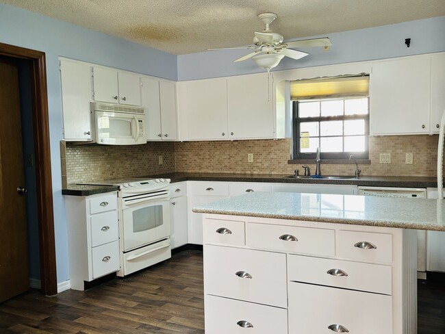 Photo - 1137 Indiana Ave Townhome