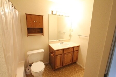Bathroom - 1542 Governors Blvd Unit #3