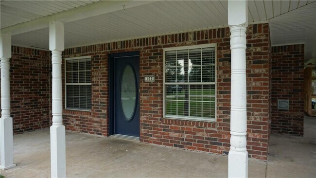 Photo - 107 N Elm Springs Rd